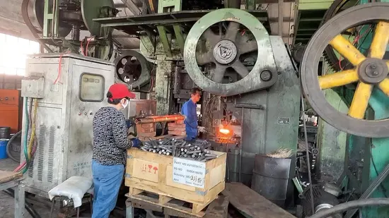 Forgiatura di ottone OEM personalizzata, forgiatura a caldo e lavorazione di pezzi fucinati