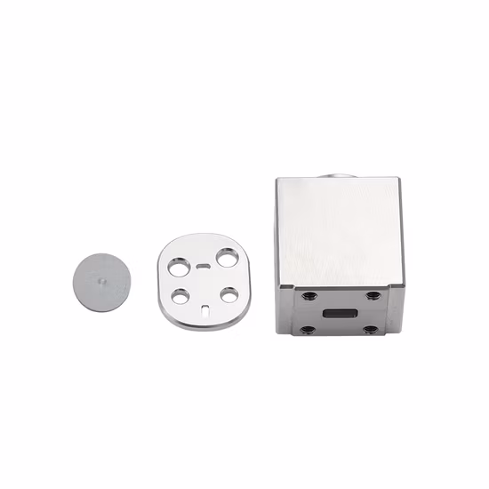 Pezzi su misura in piccole serie in acciaio inossidabile, ottone, alluminio, lavorazioni meccaniche di precisione CNC e di tornitura per macchine