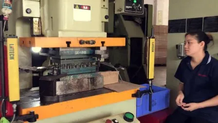 Pezzi di ricambio per auto in acciaio inossidabile, hardware in fusione di alluminio, pezzi di ricambio per motocicli, lavorazione CNC personalizzata, fresatura, tornitura, foratura, maschiatura, pezzi meccanici CNC